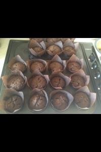 I left these cupcakes to cool completely in the tin.