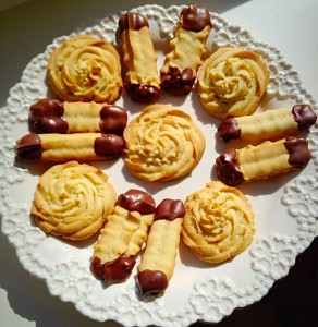 Ah soo pretty - Chocolate Dipped Viennese Fingers and Swirls.