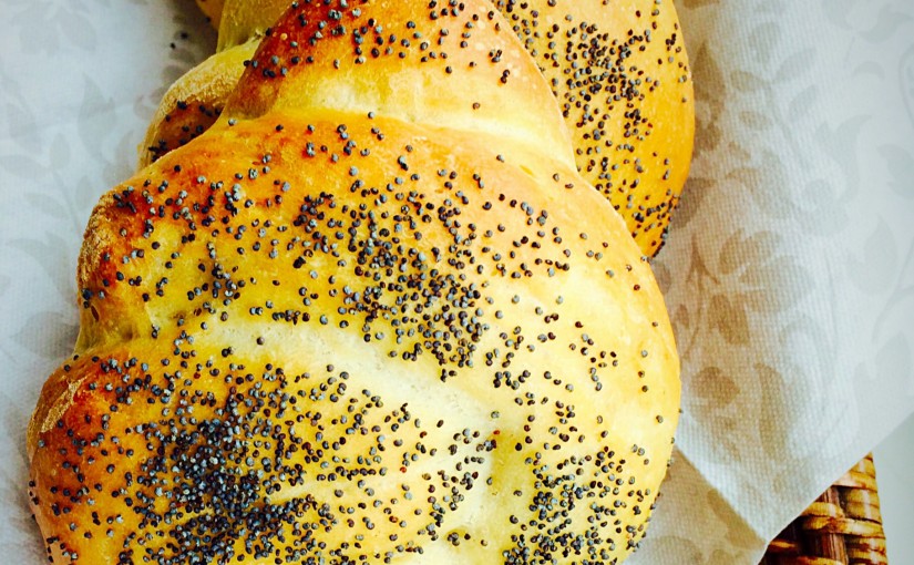 Knotted Poppyseed Rolls