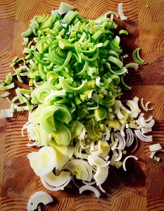 Finely shred the leek.
