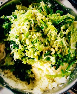 Add the cabbage and leek to the mashed potato.
