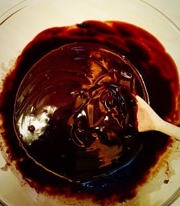 Remove from the double boiler, add the liqueur and stir well. Set aside to cool and thicken.