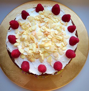 Raspberry Almond Cream Cake - spread the remaining cream on top of the cake, decorate with Raspberries and sprinkle over the toasted almonds slices. www.feastingisfun.com
