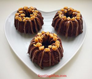 FF Red Velvet Mini Tiered Heart Cakes 